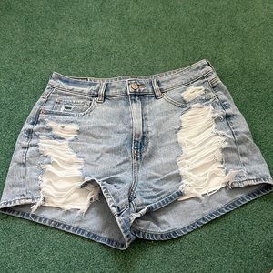 American Eagle women’s light wash mom shorts size 6